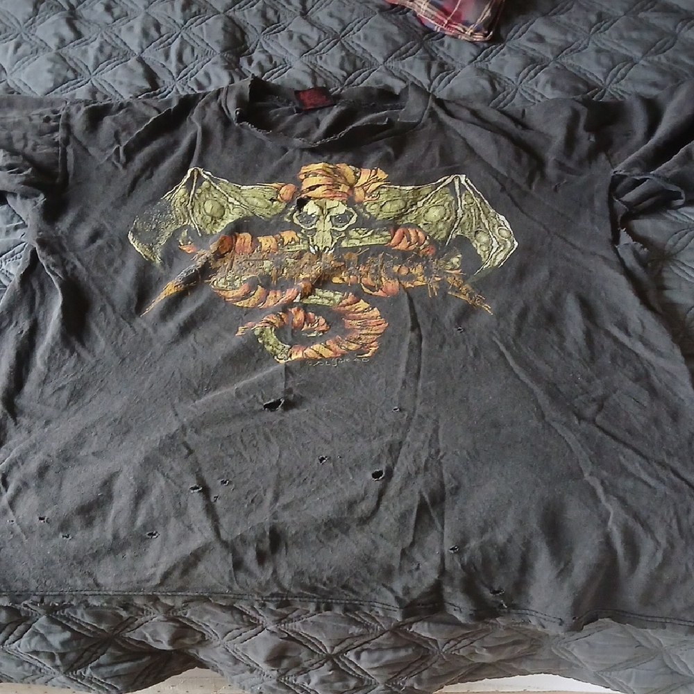 Black Short Sleeve Tee with Artistic Graphic